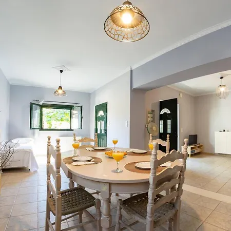 Mouria Semesterbostad *