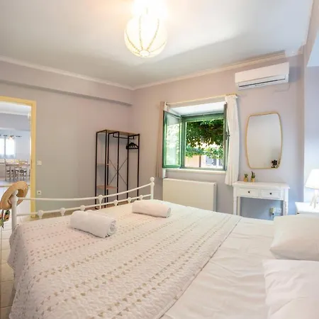 Semesterbostad Mouria *