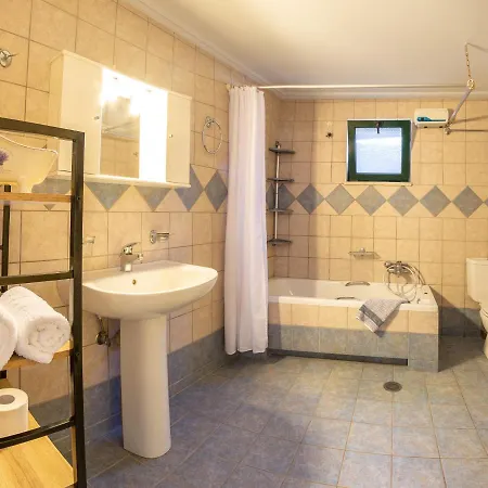 Mouria Semesterbostad Pinakokhorion