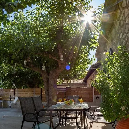 Semesterbostad Mouria *